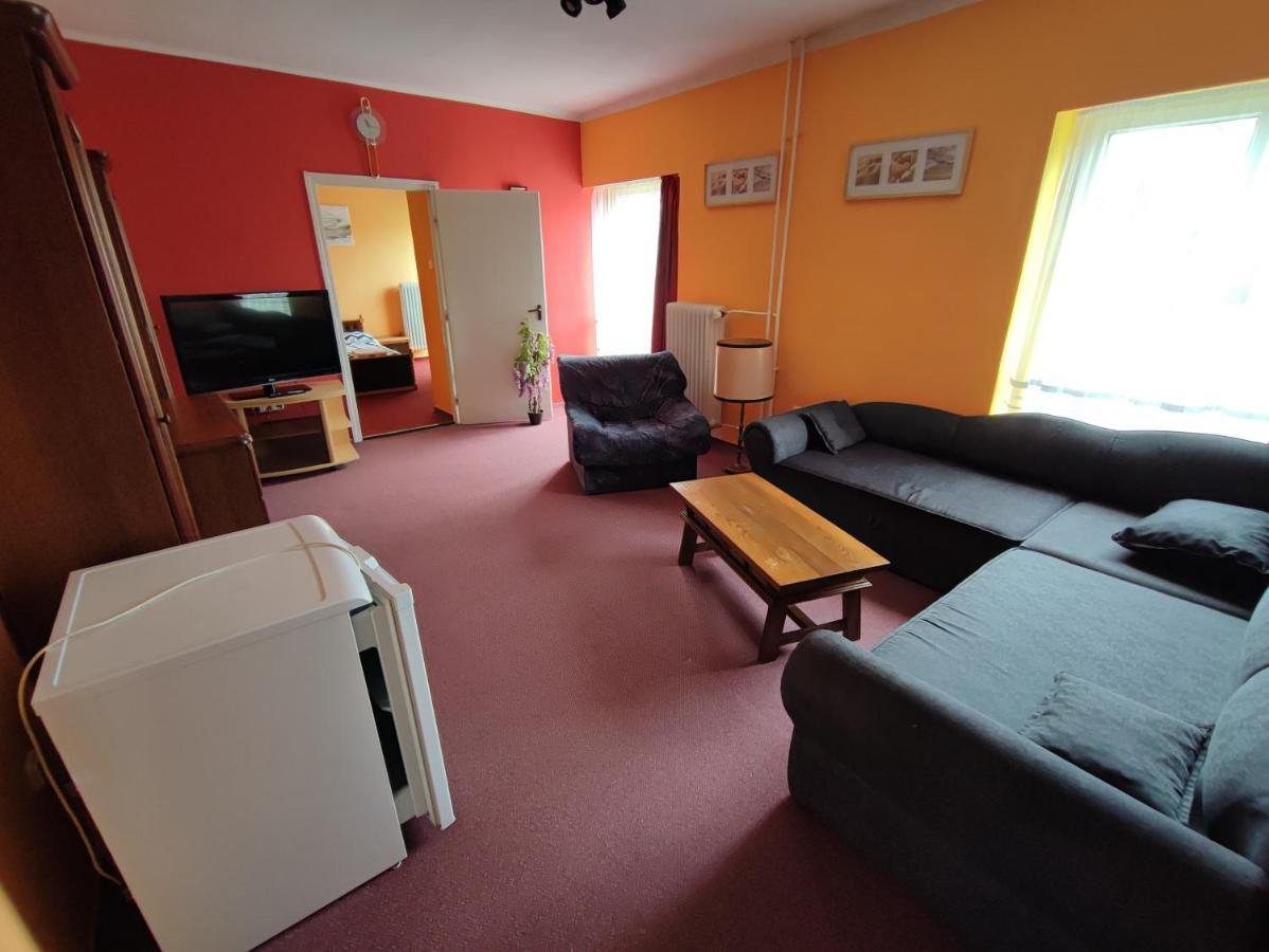 Hotel Beke Sziget Komló Kültér fotó