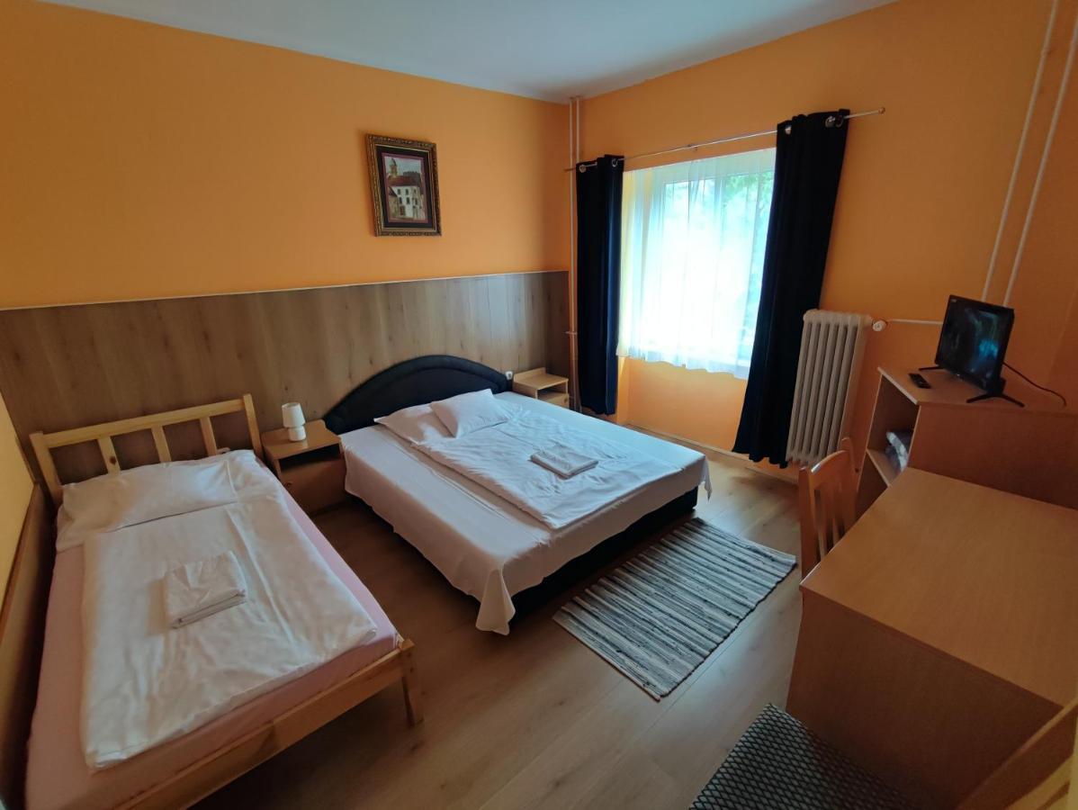 Hotel Beke Sziget Komló Kültér fotó
