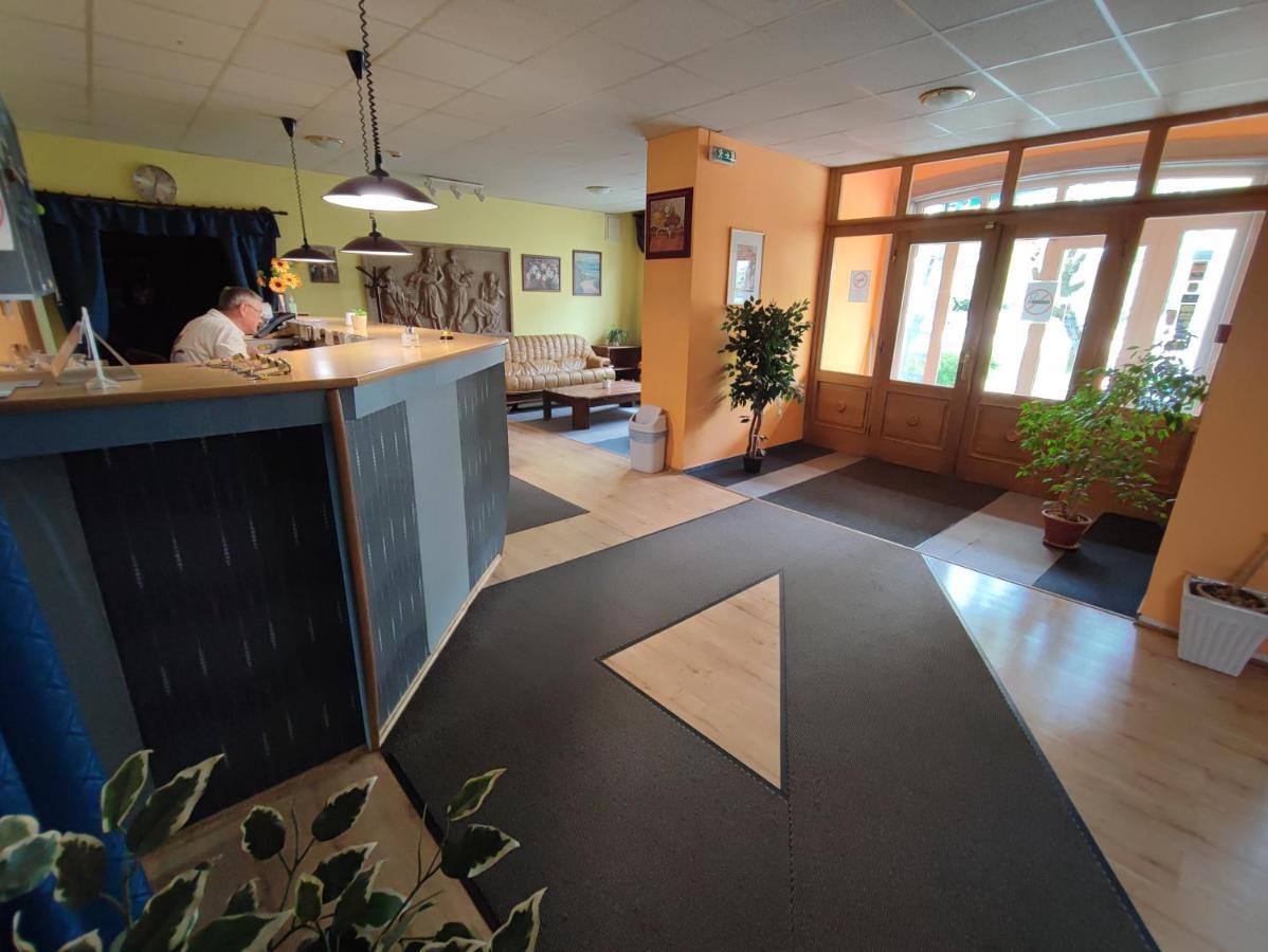 Hotel Beke Sziget Komló Kültér fotó
