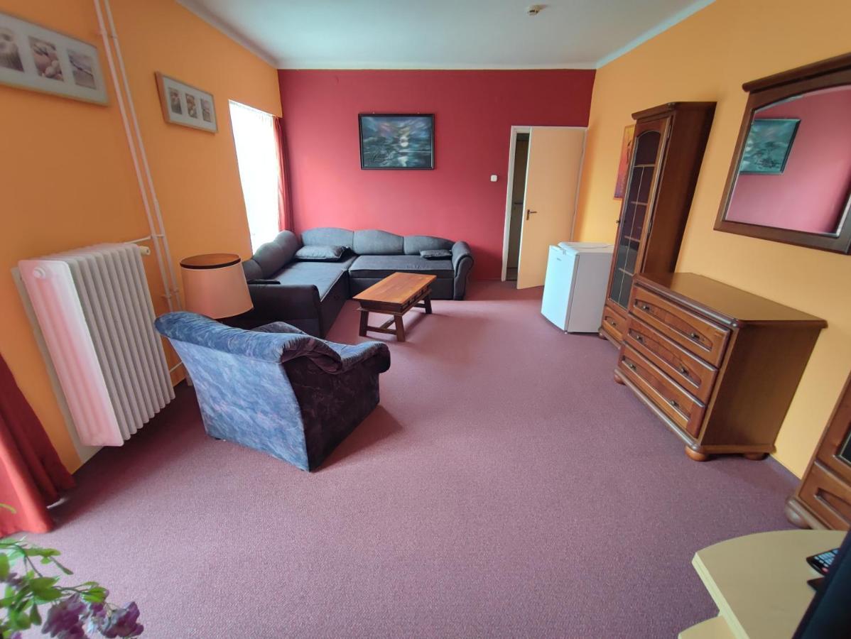 Hotel Beke Sziget Komló Kültér fotó